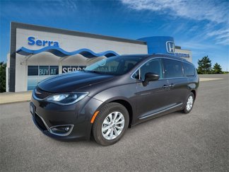 Used 2019 Chrysler Pacifica Touring-L image 1