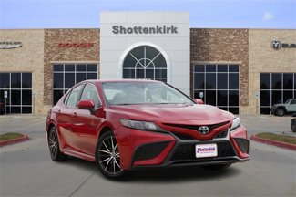 Used 2021 Toyota Camry SE image 1