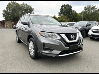 Used 2017 Nissan Rogue SV image 1
