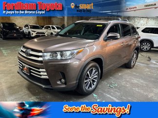 Used 2017 Toyota Highlander XLE image 1
