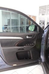 Used 2014 Toyota Highlander XLE image 1