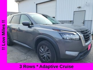 Used 2022 Nissan Pathfinder SV image 1