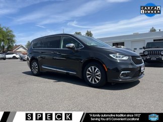 Used 2023 Chrysler Pacifica Limited image 1