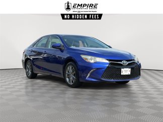 Used 2016 Toyota Camry SE image 1