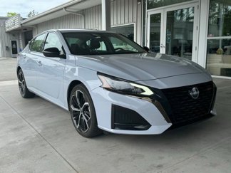 Used 2023 Nissan Altima 2.5 SR image 1
