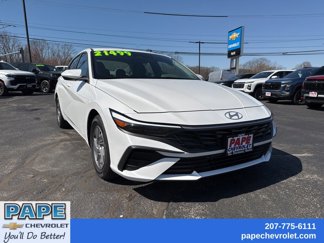 Used 2025 Hyundai Elantra SE image 1
