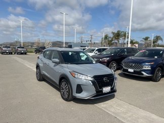 Used 2021 Nissan Kicks SV image 1