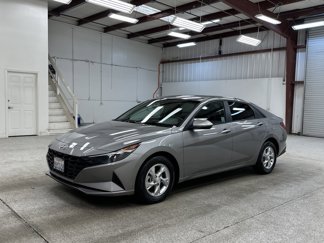 Used 2023 Hyundai Elantra SE image 1