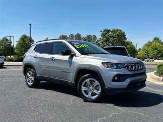 Used 2024 Jeep Compass Latitude image 1