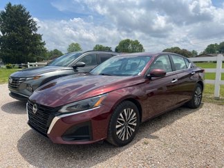 Used 2023 Nissan Altima 2.5 SV w/ SV Premium Package image 1