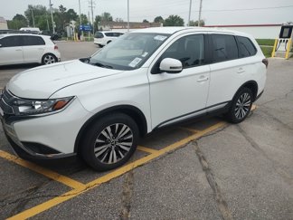 Used 2020 Mitsubishi Outlander SE image 1