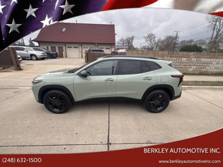 Used 2025 Chevrolet Trax ACTIV w/ Sunroof Package image 1