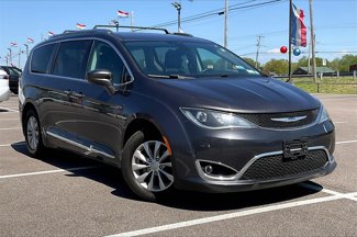 Used 2018 Chrysler Pacifica Touring-L image 1