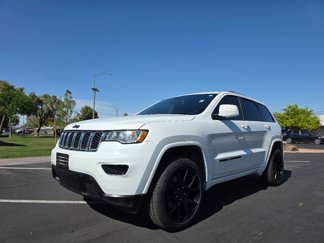 Used 2019 Jeep Grand Cherokee Laredo w/ 18" Wheel & 8.4" Radio Group image 1