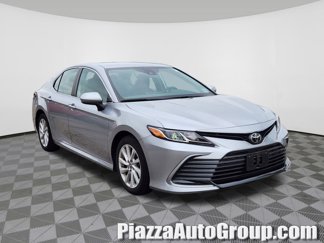 Used 2022 Toyota Camry LE image 1