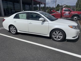 Used 2011 Toyota Avalon Limited image 1