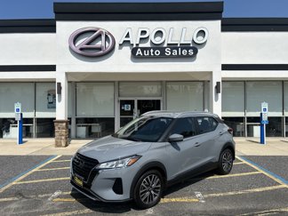 Used 2022 Nissan Kicks SV image 1