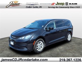Used 2020 Chrysler Voyager LX image 1