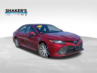 Used 2018 Toyota Camry LE image 1