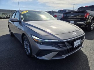 Used 2024 Hyundai Elantra SEL image 1