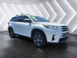 Used 2019 Toyota Highlander LE image 1