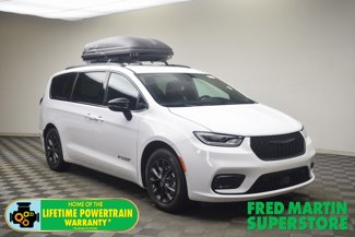 New 2025 Chrysler Pacifica Select image 1