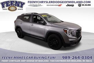 Used 2024 GMC Terrain SLE image 1