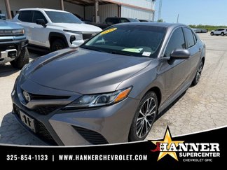 Used 2018 Toyota Camry SE image 1