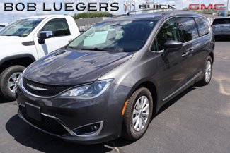 Used 2017 Chrysler Pacifica Touring-L image 1