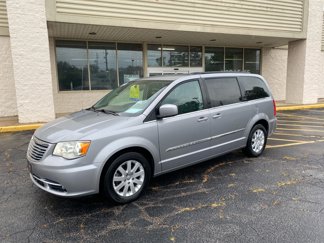 Used 2014 Chrysler Town & Country Touring image 1