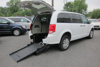 Used 2019 Dodge Grand Caravan SE image 1
