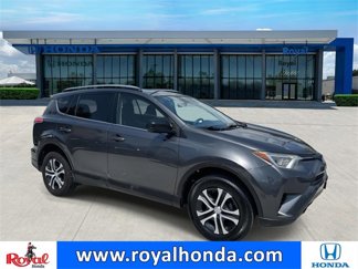 Used 2017 Toyota RAV4 LE image 1