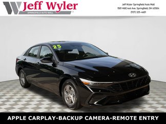 Used 2025 Hyundai Elantra SE image 1
