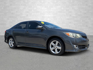 Used 2014 Toyota Camry SE image 1