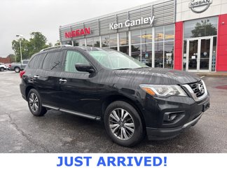 Used 2019 Nissan Pathfinder SV image 1