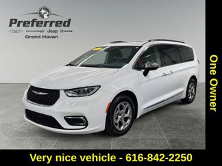 Used 2023 Chrysler Pacifica Limited image 1