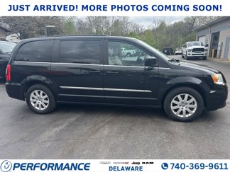 Used 2013 Chrysler Town & Country Touring image 1