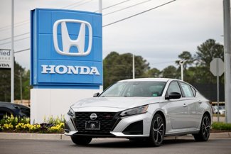 Used 2023 Nissan Altima 2.5 SR image 1