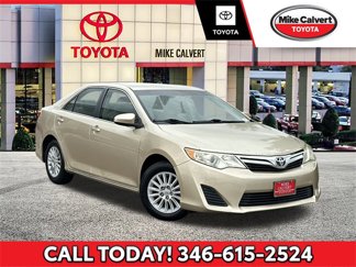 Used 2012 Toyota Camry LE image 1