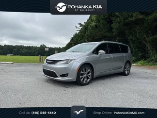 Used 2019 Chrysler Pacifica Limited w/ Tire & Wheel Group image 1
