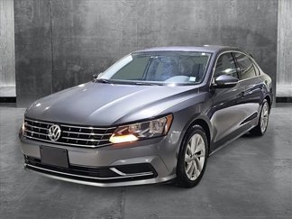 Used 2018 Volkswagen Passat 2.0T SE image 1