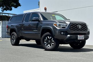 Used 2017 Toyota Tacoma TRD Off-Road image 1