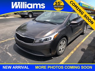 Used 2017 Kia Forte LX image 1