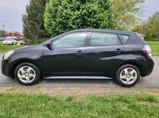 Used 2009 Pontiac Vibe w/ Preferred Package image 1