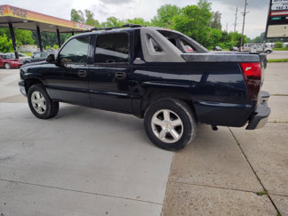 Used 2004 Chevrolet Avalanche Z71 w/ Preferred Equipment Group image 1