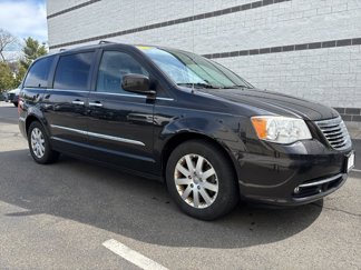 Used 2014 Chrysler Town & Country Touring w/ Driver Convenience Group image 1