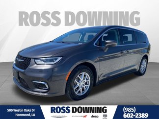Used 2023 Chrysler Pacifica Touring-L image 1