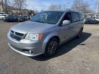 Used 2017 Dodge Grand Caravan SXT image 1