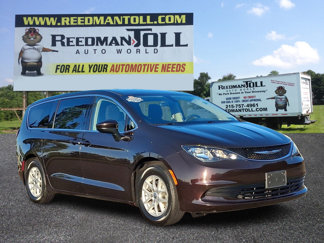 Used 2017 Chrysler Pacifica Touring image 1
