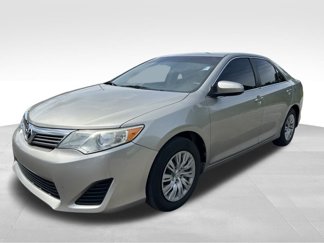 Used 2014 Toyota Camry L image 1
